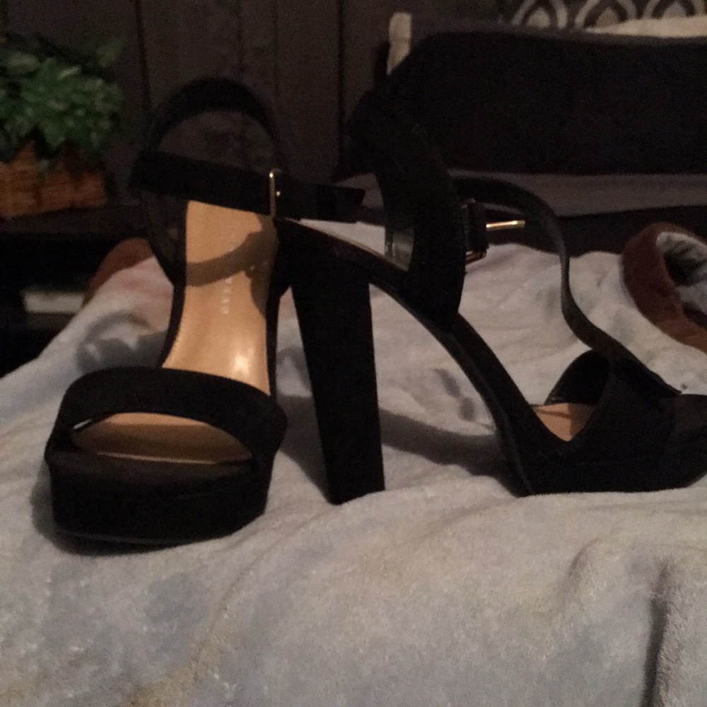 Lauren Conrad’s thick black heel
